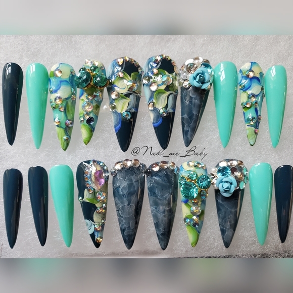 Luxurious press-on Nails *for skinnier nail beds* - Picture 3 of 4